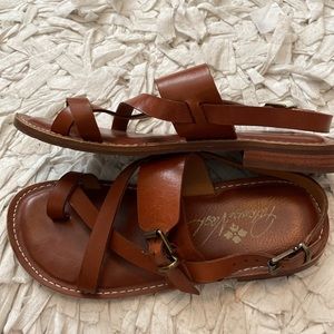 Patricia Nash Women’s Fidella collection sandal. Camel leather size 5.5